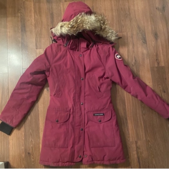 Canada Goose Parka. Small - Picture 3 of 6